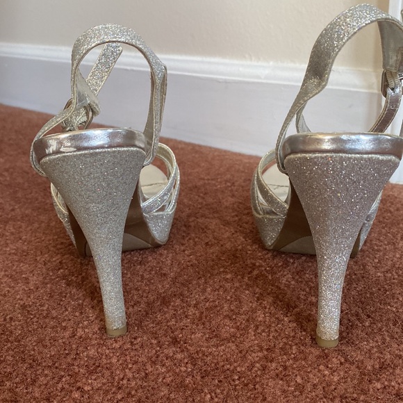 Unlisted Sparkly Silver Heals - Picture 5 of 5